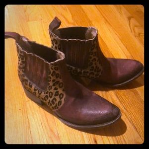 Freebies Lasso Leopard Boots size 7